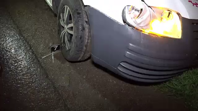 O femeie si-a pierdut viata dupa ce un autoturism a lovit-o. Soferul a spus ca n-a vazut victima din cauza ploii