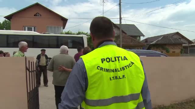 Moarte fulgeratoare intr-o scoala. O educatoare s-a prabusit in clasa, chiar in timp ce sarbatorea 1 Iunie cu elevii