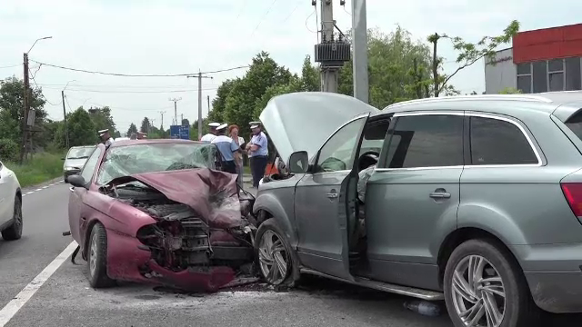 Un sofer care ar fi facut infarct la volan a provocat un accident. Barbatul a decedat, iar alte cinci persoane au fost ranite