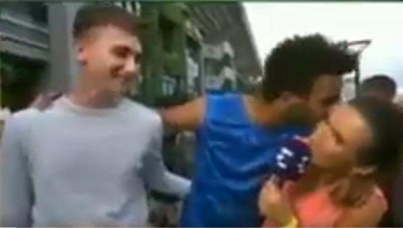 Tenisman francez, exclus de la Roland Garros dupa ce a sarutat o reportera cu forta. VIDEO