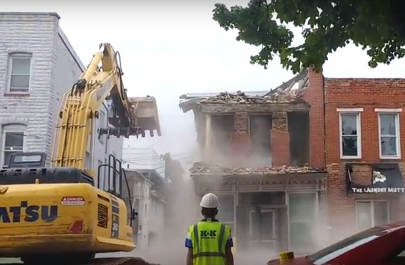 Imaginile care fac inconjurul lumii, dupa ce muncitorii au savarsit o grava eroare. VIDEO