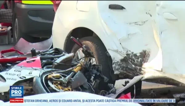 Accident mortal pe un bulevard din Oradea. Un motociclist care circula cu viteza a intrat in plin intr-o masina