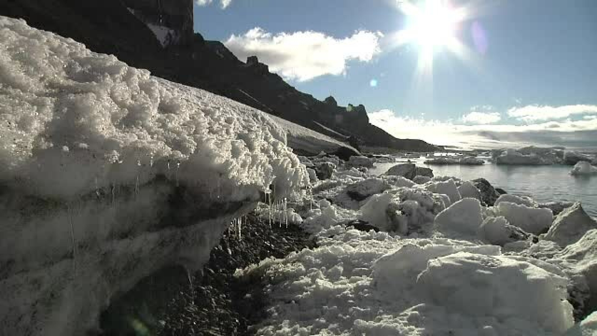 Fisura uriasa in calota glaciara de la Polul Sud. Intreg continentul inghetat ar putea fi afectat