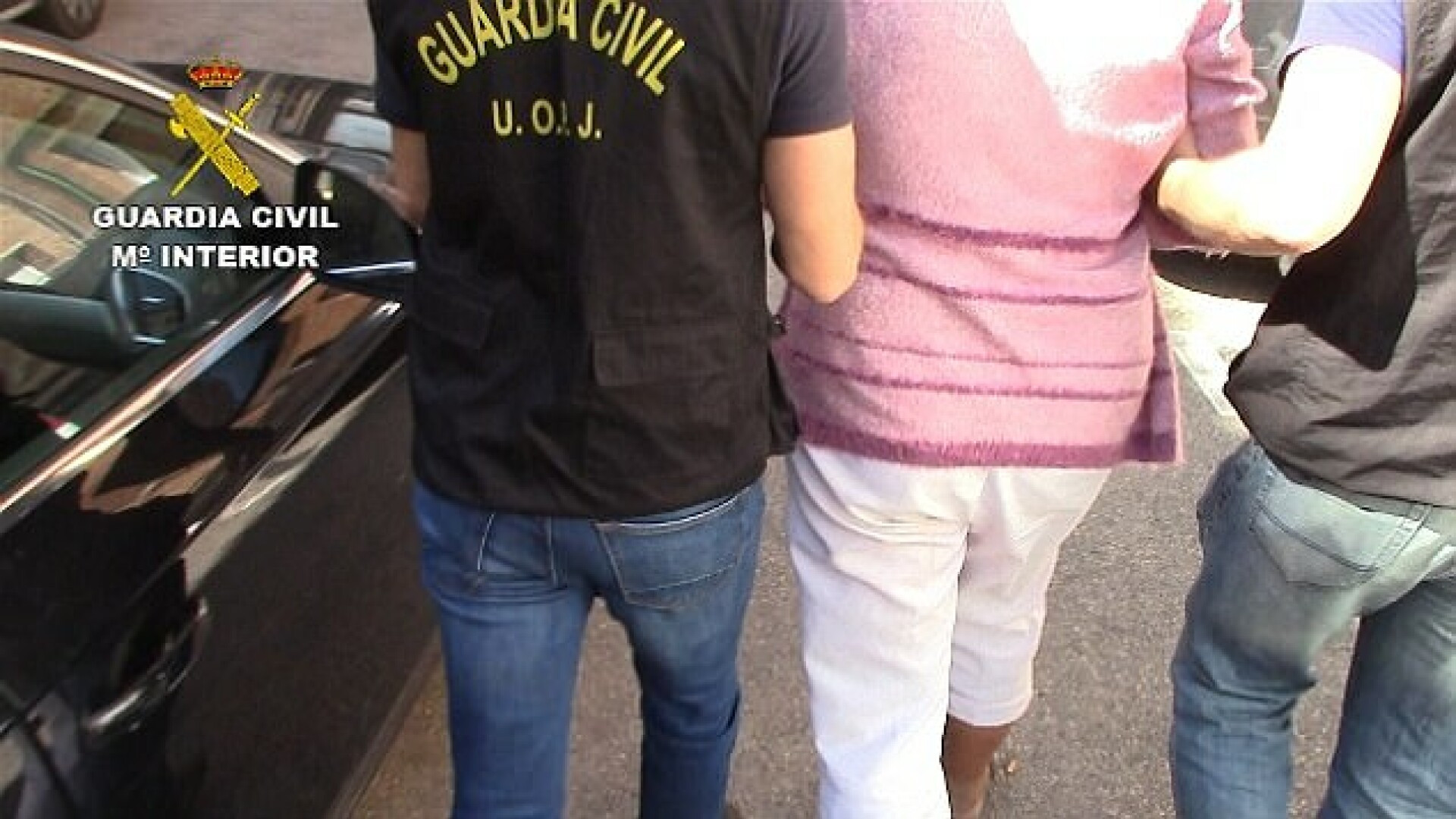 Gasiti vinovati de vanzarea fetei lor minore, doi englezi au fost dati in urmarire europeana. Unde se ascundeau cei doi soti