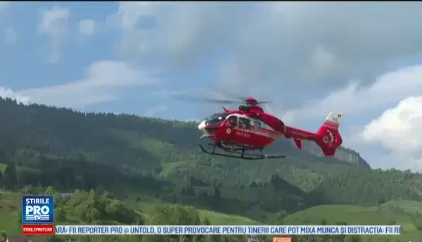 Fetita de 2 ani din Bistrita Nasaud, in stare grava dupa ce a fost lovita cu masina de tatal ei, in curte