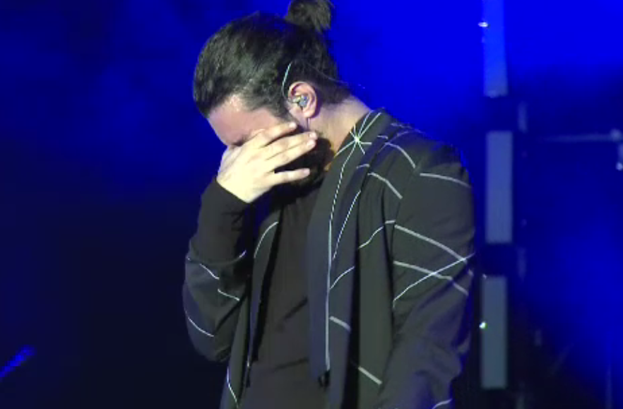 Smiley in lacrimi pe scena, la concertul care a marcat 10 ani de cariera solo. "E prima data cand patesc asta"
