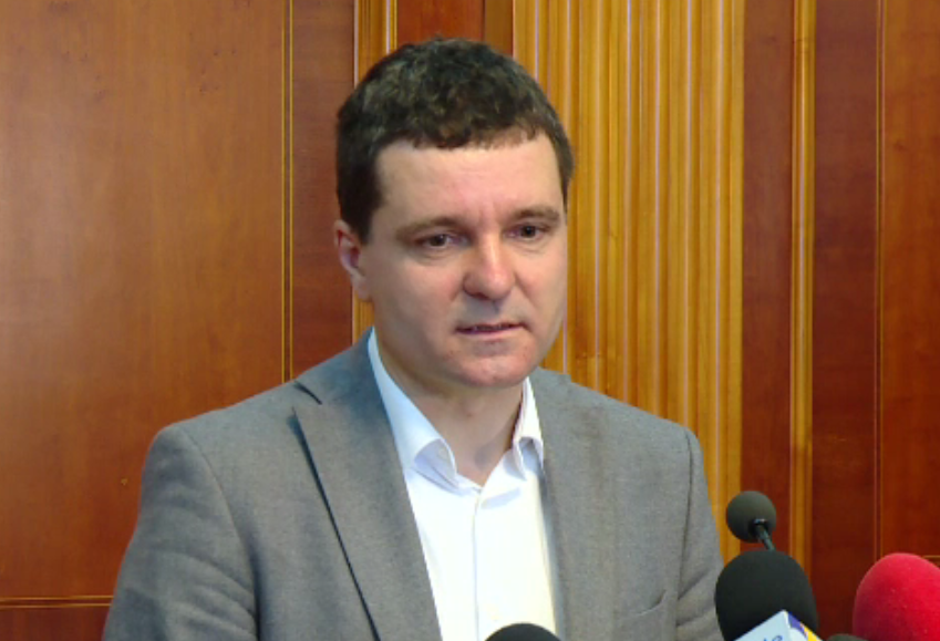 Nicușor Dan a fost scos cu forța de poliția locală de la o ședință din Primăria Capitalei. VIDEO