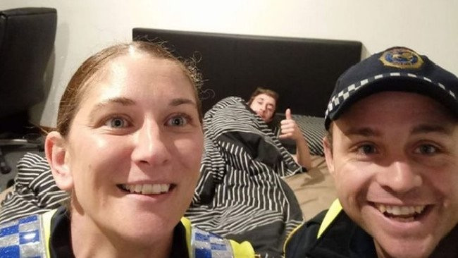 Ce au facut doi politisti dupa ce l-au dus pe un barbat baut acasa. A doua zi a avut parte de o surpriza. FOTO