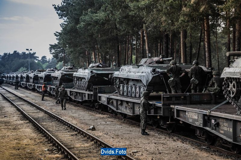 Blindatele NATO, in drum spre Romania