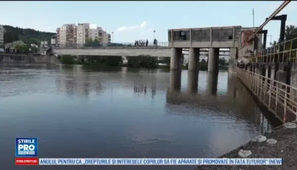 Moarte misterioasa la Cluj Napoca. Cadavrul unei femei a fost descoperit de pescari in Somesul Mic