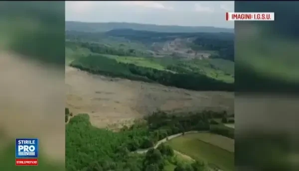 Dezastru ecologic intr-un sat din Valcea, din cauza unei foste mine. Asezarea si soseaua ar putea fi inghitite de pamant