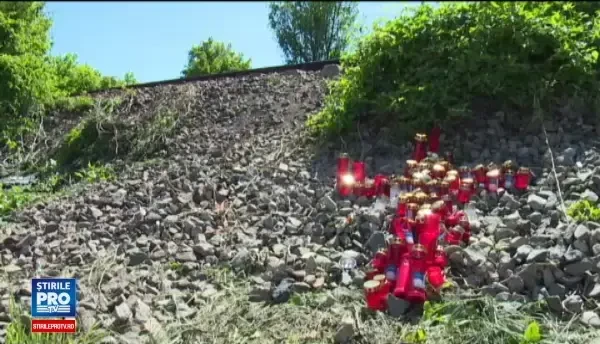 Patru frati si un verisor de-al lor au murit dupa ce un tren a intrat in masina lor. Soferita avea permis de o luna