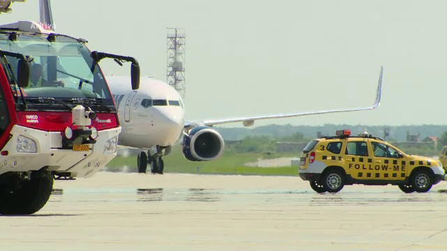În ce stare este românul cu simptome de febră tifoidă din cauza căruia un avion a fost izolat la sol