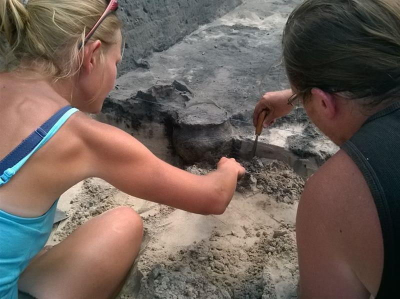 Arheologii polonezi ar fi descoperit cea mai veche ciorba din lume. De ce a fost ingropata in pamant cu tot cu oala