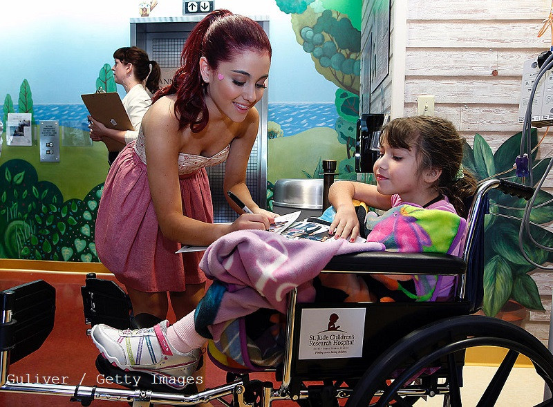 Surpriza facuta de Ariana Grande fanilor internati intr-un spital din Manchester, inainte de un concert in beneficiul lor