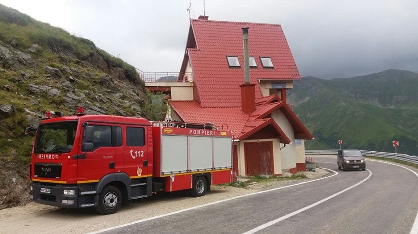 Tanara in varsta de 17 ani, scoasa de salvamontisti dintr-o rapa de la Balea Cascada. Care este starea victimei