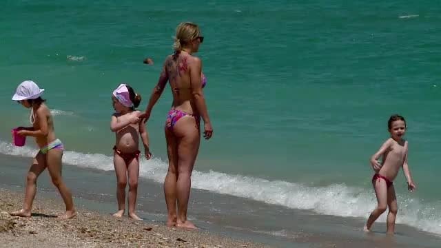 60.000 de turisti, pe litoral in acest weekend. Preturile la mancare in Vama Veche sunt aproape duble fata de cele din Mamaia