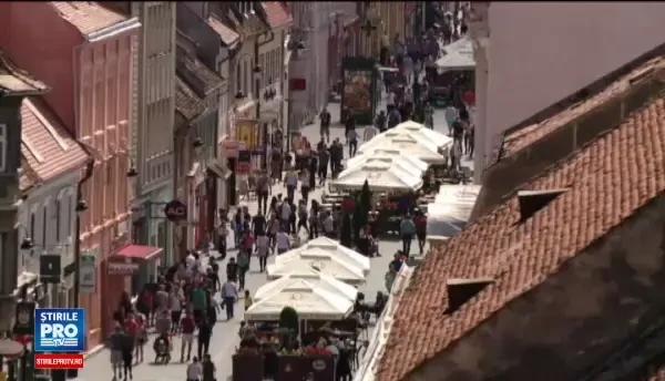 La Brasov a fost mai cald decat la Mamaia. Turistii, in fata celei mai frumoase privelisti, dar si a unei mari dezamagiri