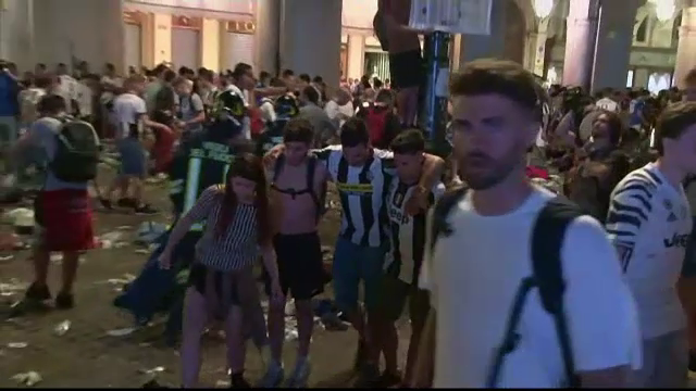 1.500 de raniti, la Torino, dupa ce un suporter a glumit ca a explodat o bomba. Trei persoane sunt in stare critica