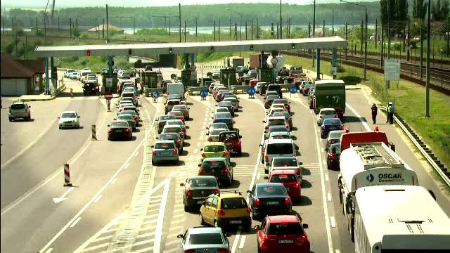 Cozi la benzinarii si la statia de taxare de la Fetesti. Ce ii sfatuiesc reprezentantii CNAIR pe soferi