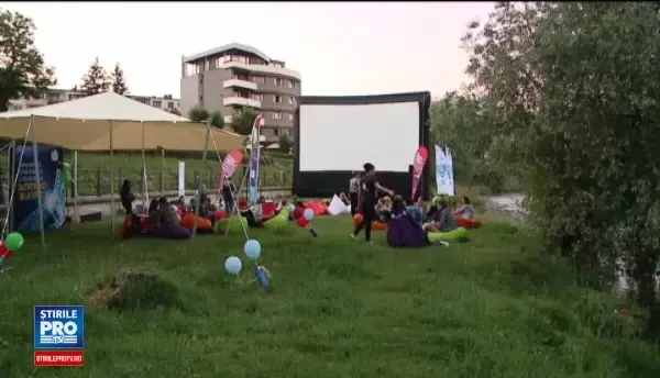 TIFF 2017 a scos din nou oamenii din case. Adultii au urmarit Incidentul de la Hilton, iar copiii au facut desene animate