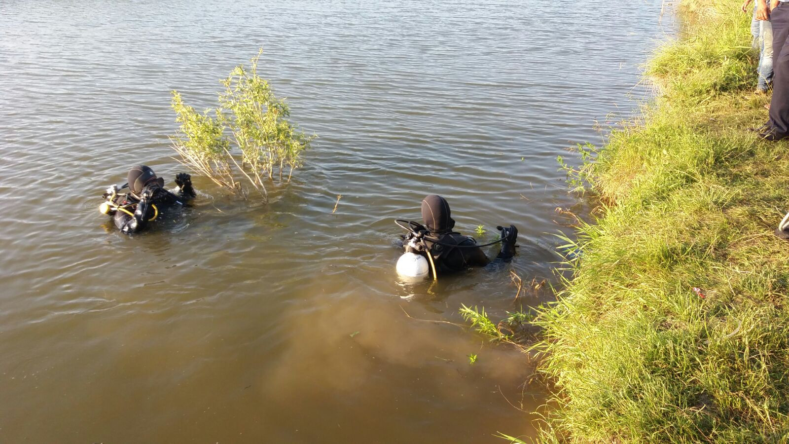 Un tanar din Sintesti a fost salvat in ultima clipa de la inec de scafandri. Unde l-au gasit salvatorii