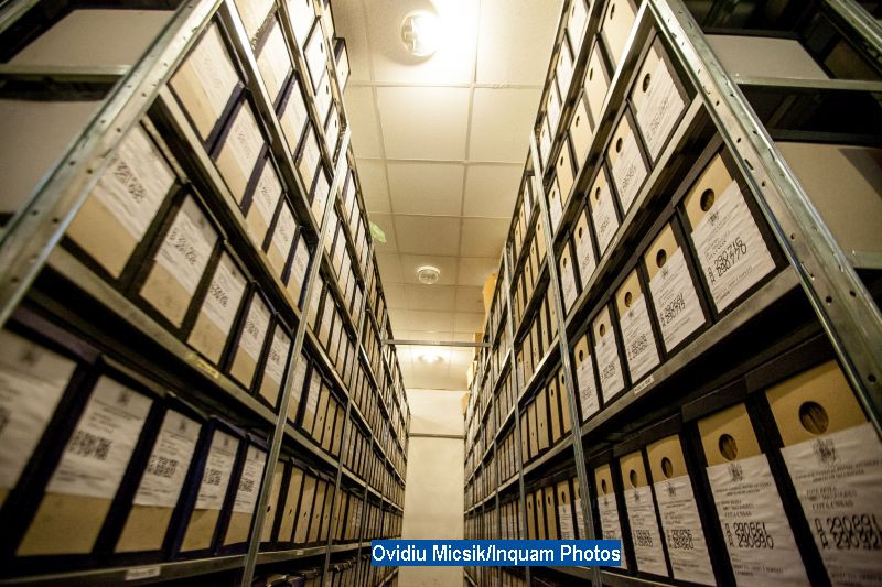 Incendiul declansat la un depozit de documente din Ilfov, stins dupa 10 zile de la izbucnire. Cand vor incepe cercetarile