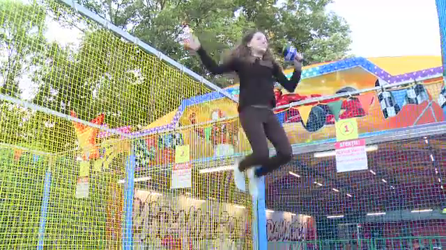 Strazile au fost goale, dar parcurile bucurestene au fost animate de statui vivante. Vacanta de Rusalii a adus relaxarea