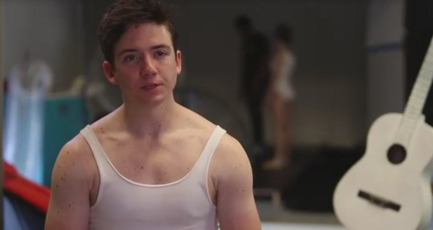 Un balerin a salvat un barbat cazut pe sinele de metrou, in New York. Cine il impinsese pe om spre moarte