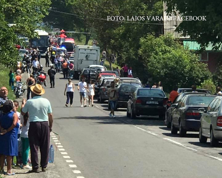 Motociclist grav ranit, pe o sosea din Mures. Barbatul a intrat intr-un autocar si a fost luat cu elicopterul SMURD