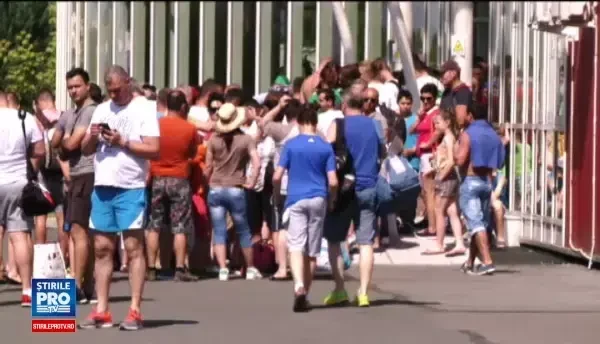 La munte, mai cald decat pe litoral, in vacanta de Rusalii. Turistii au cautat parcurile acvatice si pesterile