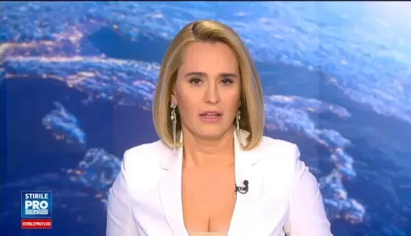 Un canadian a devenit faimos dupa ce si-a tuns calm gazonul in timpul unei tornade Sa stiti ca stateam cu un ochi pe ea