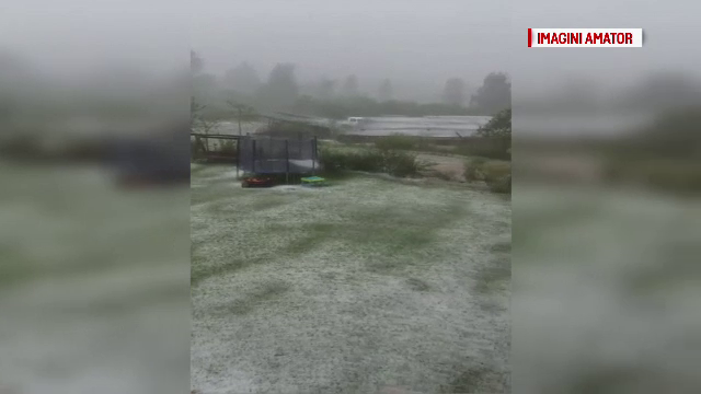 In 15 minute, grindina a facut ravagii intr-o localitate din Cluj. La Resita, pompierii au intevenit cu motopompele