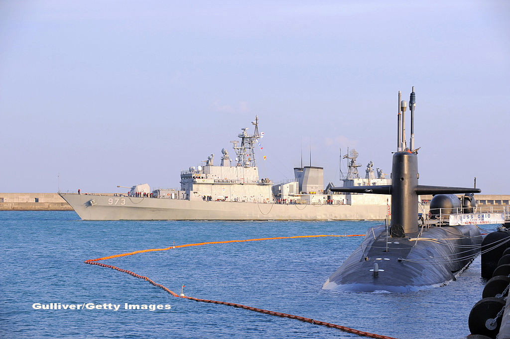 VIDEO. Submarinul nuclear american USS Cheyenne a ajuns in Coreea de Sud. Nava este plina cu rachete Tomahawk