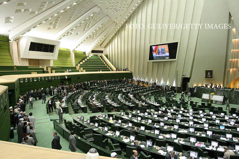 ISIS a atacat Legislativul si Mausoleul lui Khomeini, Teheran: 12 morti. SUA, acuzate ca ar fi in spatele atentatului