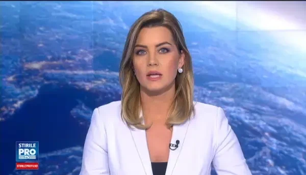 Zeci de copaci au fost pusi la pamant, dupa ce o conducta magistrala de apa s-a rupt. Mai multe gospodarii au fost inundate