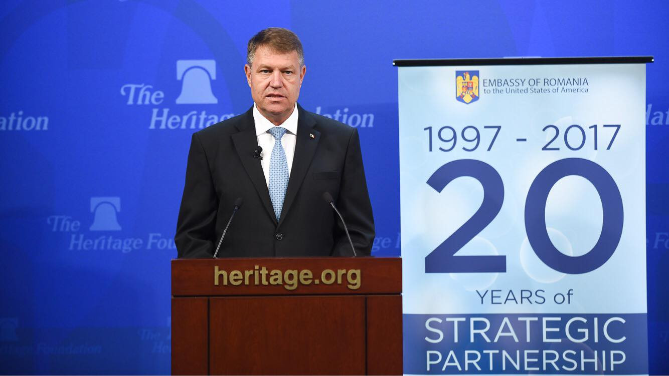 Iohannis: "Tara mea este cea mai pro-americana din UE". Presedintele a cerut NATO sa sprijine Republica Moldova