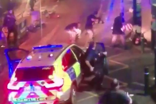 Imagini socante: momentul in care teroristii din Londra sunt omorati. Politia a arestat inca 3 persoane in acest caz. VIDEO