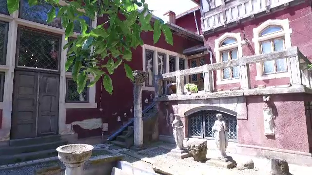 O frumusete ascunsa a Bucurestiului va fi redata publicului dupa zeci de ani de abandon: gradina Casei Universitarilor