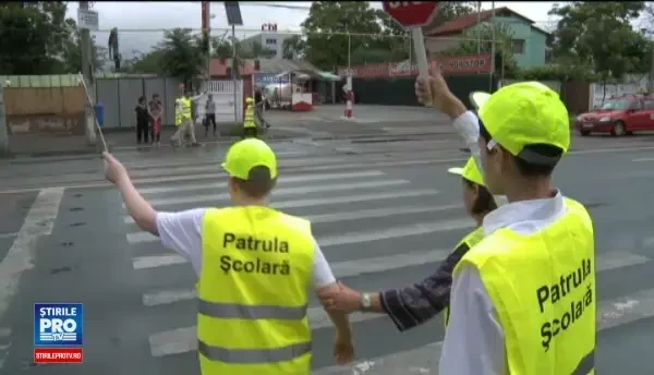 Elevii de gimnaziu devin pentru o luna politisti rutieri. Ce vor face patrulele scolare