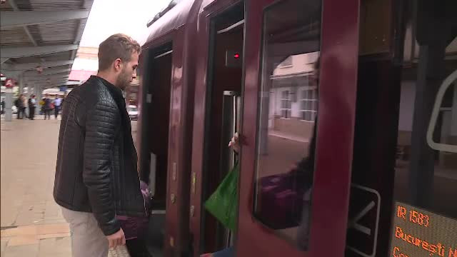 CFR a lansat "trenurile soarelui", care ajung pe litoral. Calatorii nu vor sti daca au locuri la "racoare" sau la "sauna"