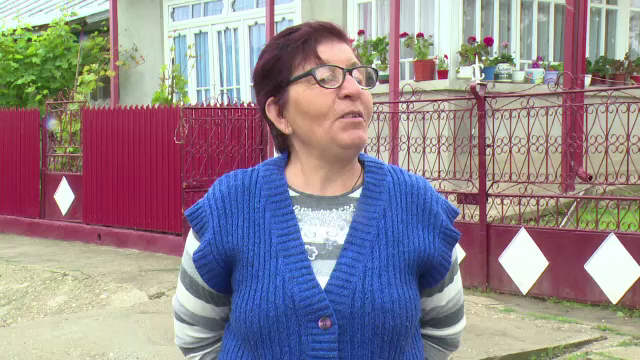 Gunoaie trimise prin posta celor care le arunca de un primar din Vaslui. "Am vazut cutie de UE si am crezut ca sunt ajutoare"