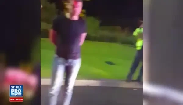 Momentul in care Cristian Boureanu loveste un politist cu piciorul