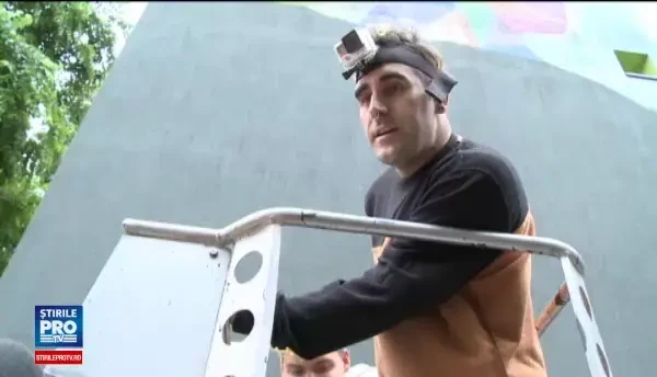 Un artist spaniol a facut la Bucuresti o pictura murala uriasa, inalta de aproape 30 de metri. Este un cadou pentru Romania