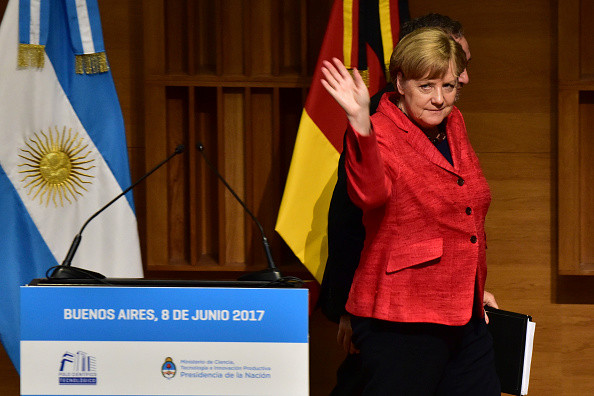 Merkel anunta ca este pregatita de negocierile pentru Brexit, atat timp cat planul este respectat de catre Marea Britanie