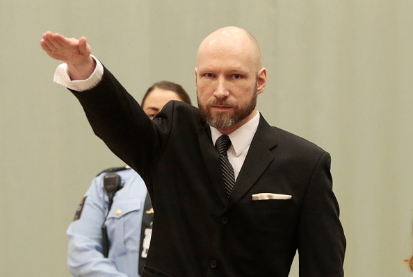 Criminalul in masa Anders Breivik si-a schimbat legal numele. Avocatul sau a refuzat sa ofere explicatii jurnalistilor