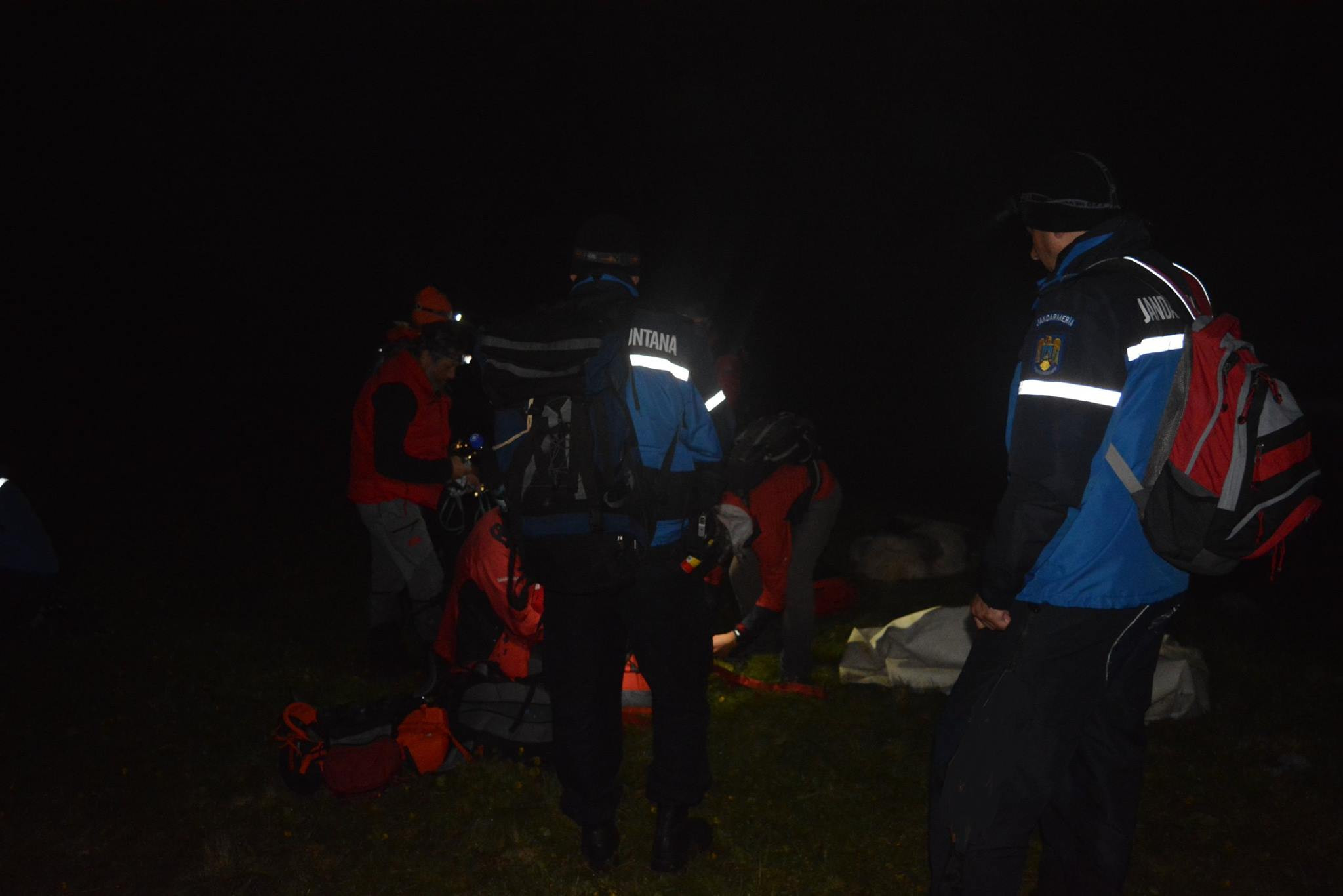 Conflict intre cinci ciobani de la o stana din Hunedoara, soldat cu un mort si trei raniti