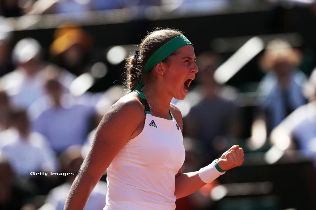 Portret Jelena Ostapenko, jucatoarea care "loveste repede, merge repede si vorbeste repede"