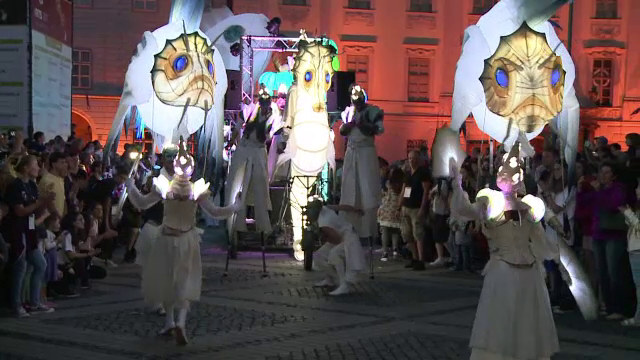 Spectacol total in prima zi a Festivalului de Teatru Sibiu. "Am vazut artisti cu motocicleta, pe franghie, la 30 m inaltime"