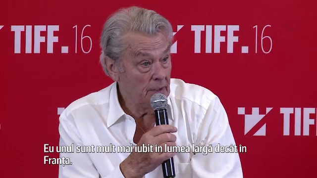 Alain Delon nu stia ca in Romania cojocul cu guler ii poarta numele. Actorul, impresionat de primirea de la Cluj